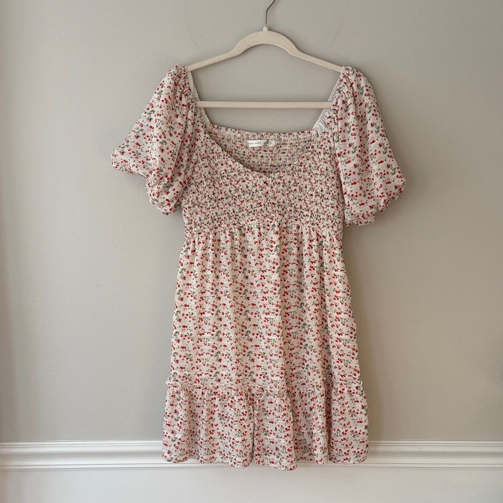 Altar’d State V Neck Floral Dress With Puffy Short Sleeves Size Large